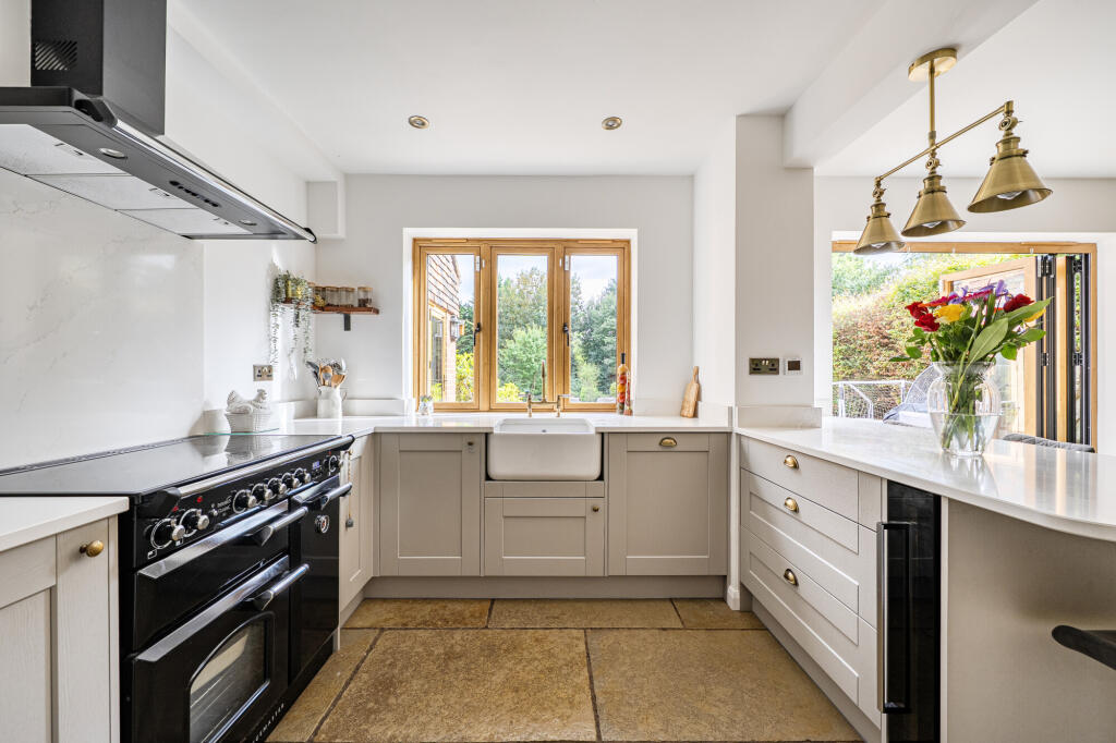 House in Tandridge, Church Town, Godstone - View 3