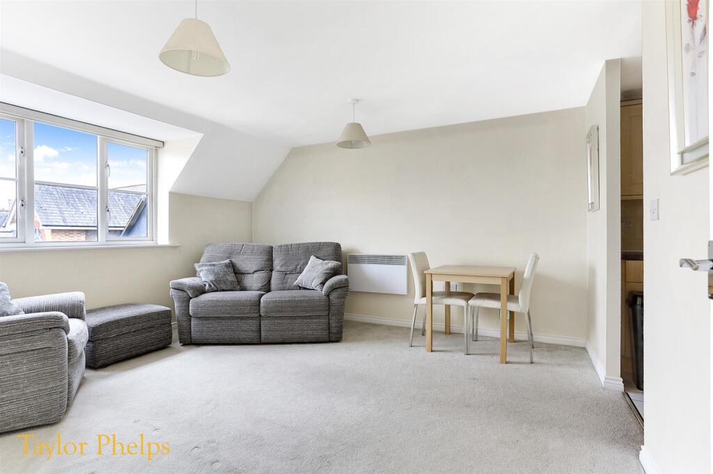 Stewart Place, Ware - Available Chain Free photo 4