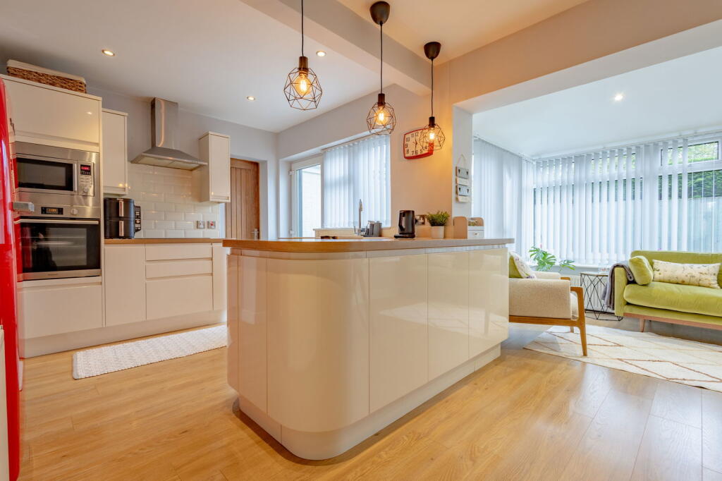 Winchester Drive, Oldswinford, Stourbridge, DY8 photo 2