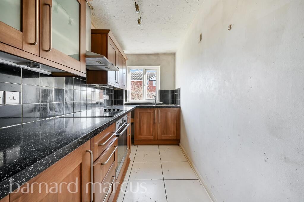 Apartment in Sutton - View 3