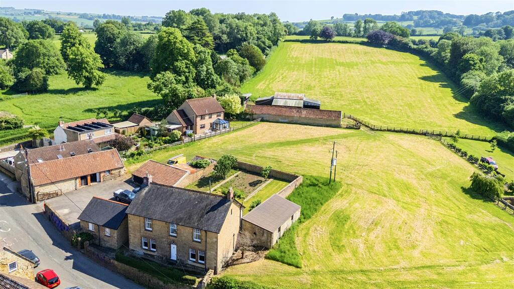 Main image of property: Middle Street, Misterton, Crewkerne