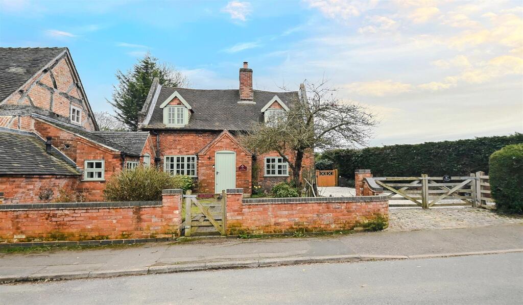 2-bed house on Lea Cottage, Hadley Street, Yoxall, DE13, £500,000