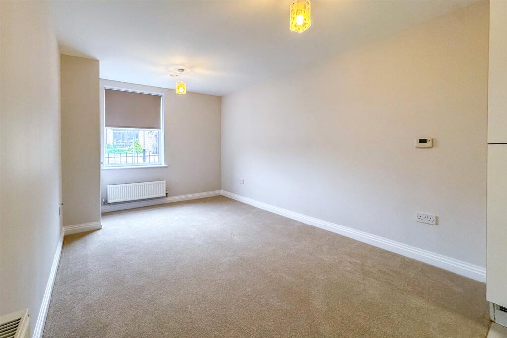 Apartment in Hemel Hempstead - View 4