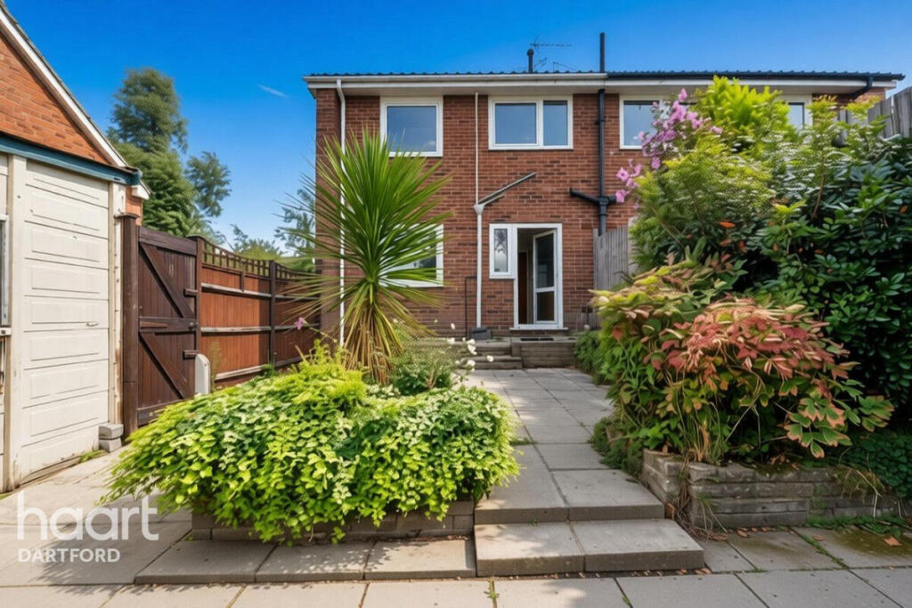 House in Dartford - More