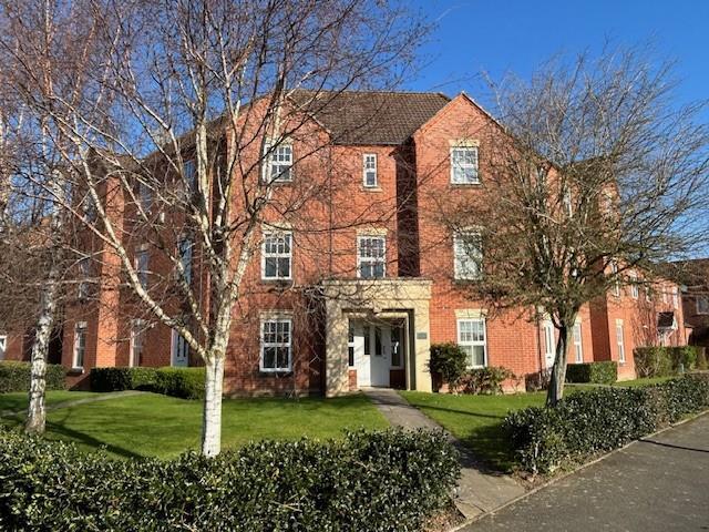 2-bed flat on Purser Drive, Warwick, £200,000