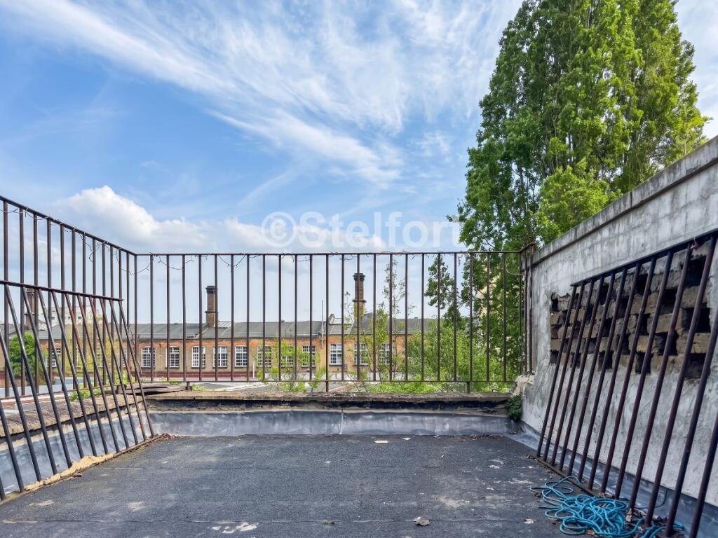 Apartment in London - View 4