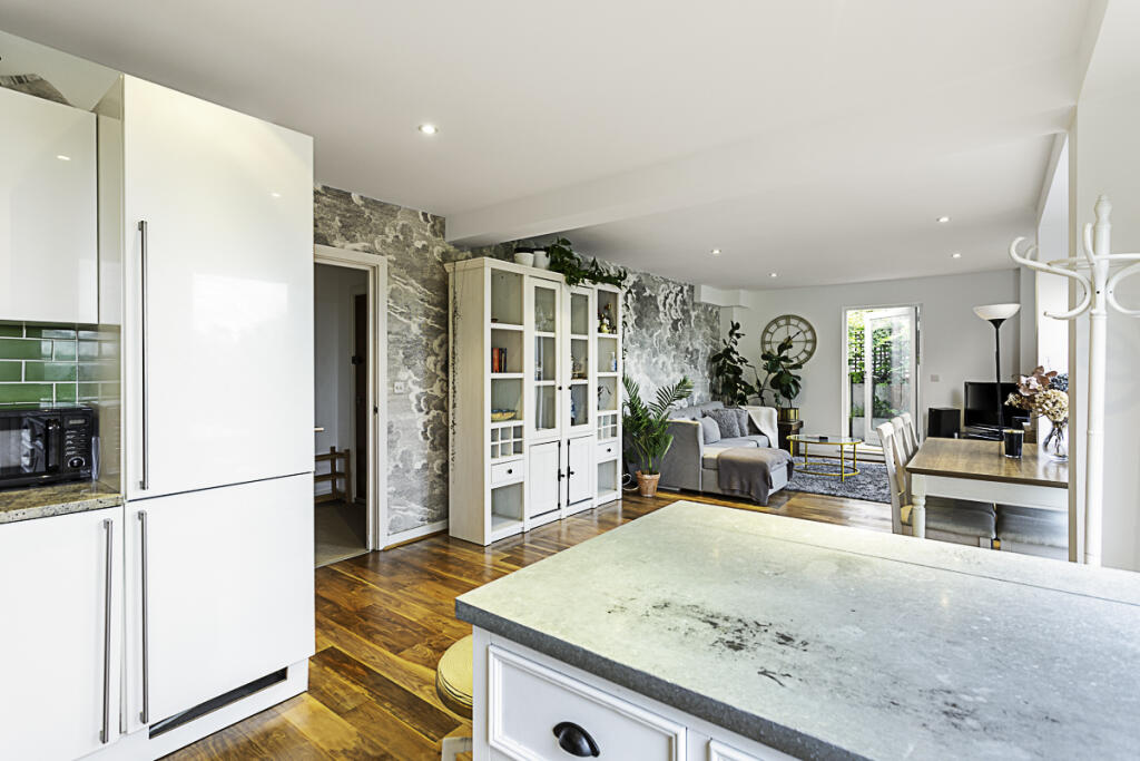 3 bedroom flat for rent