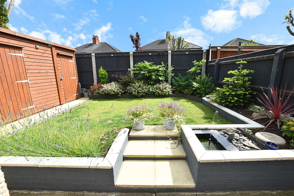 Lime Tree Avenue, Scartho, Grimsby photo 4