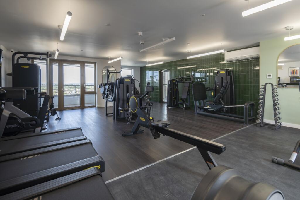 Apartment in Southall - View 4