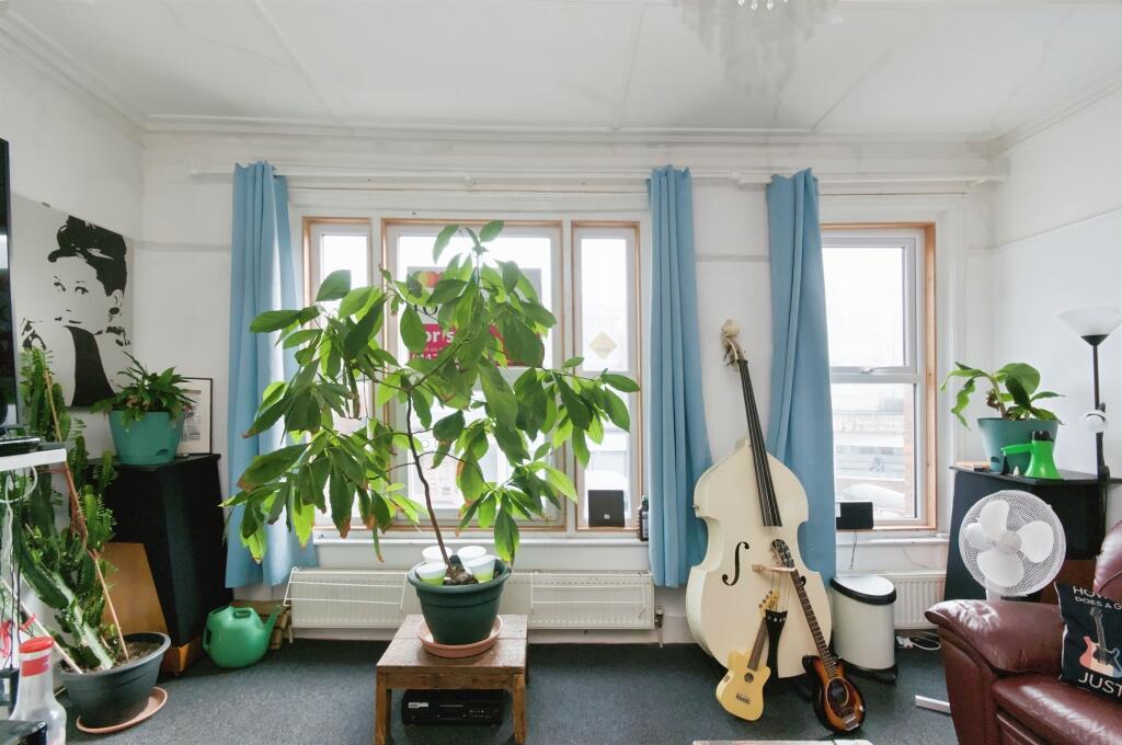 Apartment in Bexhill-on-Sea, Central - View 4