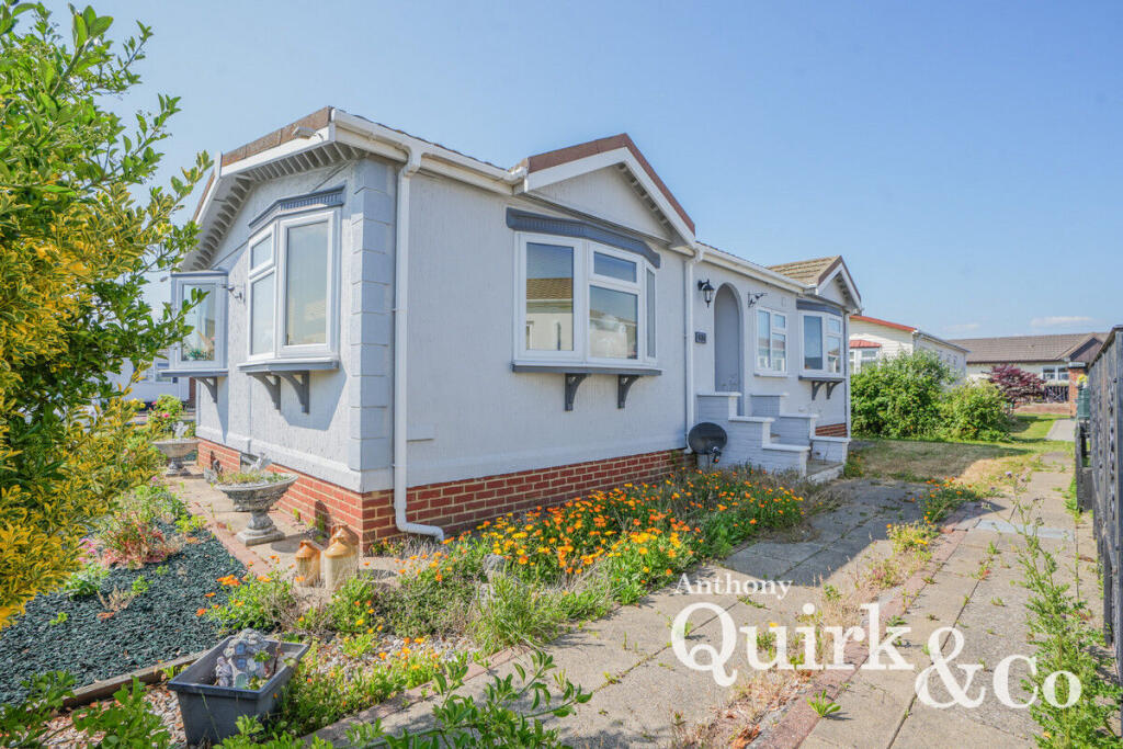 2-bed caravan on Creek Road, Canvey Island, SS8, £220,000