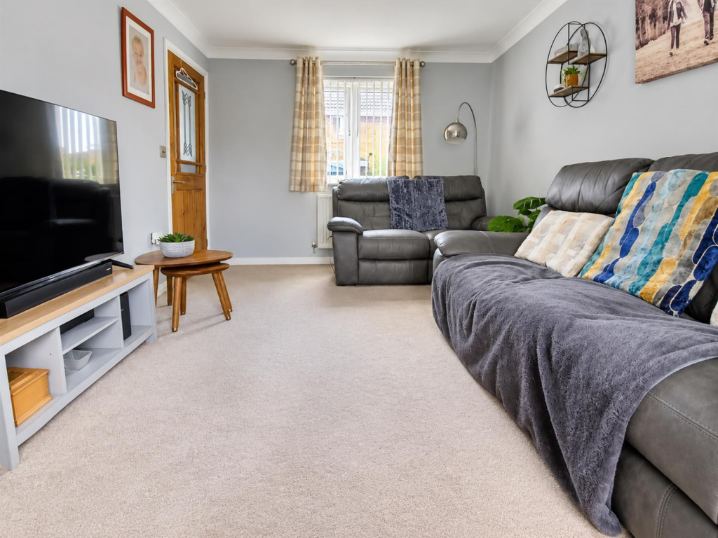 House in Nuneaton and Bedworth, Warwickshire - View 4