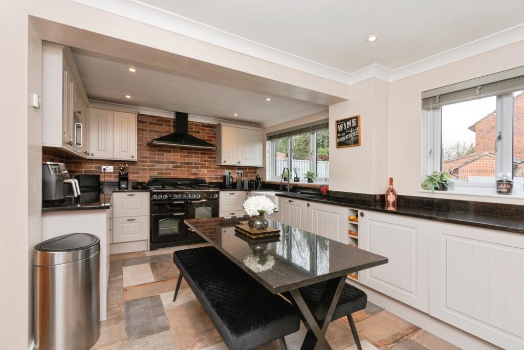 Van Dyck Close, Basingstoke, Hampshire, RG21 photo 4