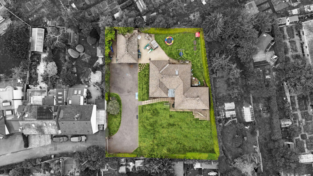 Ryeworth Drive, Cheltenham, GL52 photo 3