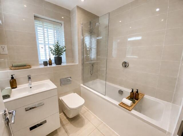 House in Vale of White Horse, Shrivenham - More