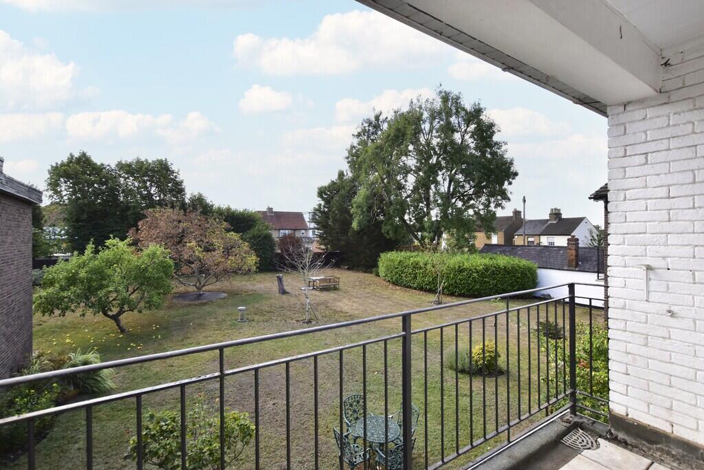 Apartment in Watford - More