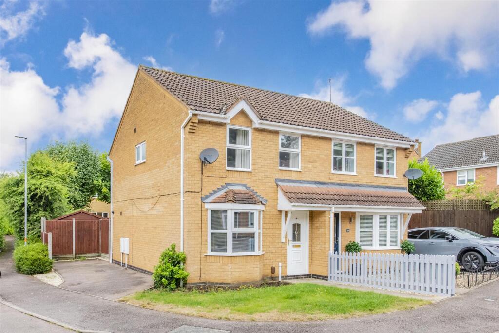 3-bed house on Donne Close, Kettering, £250,000