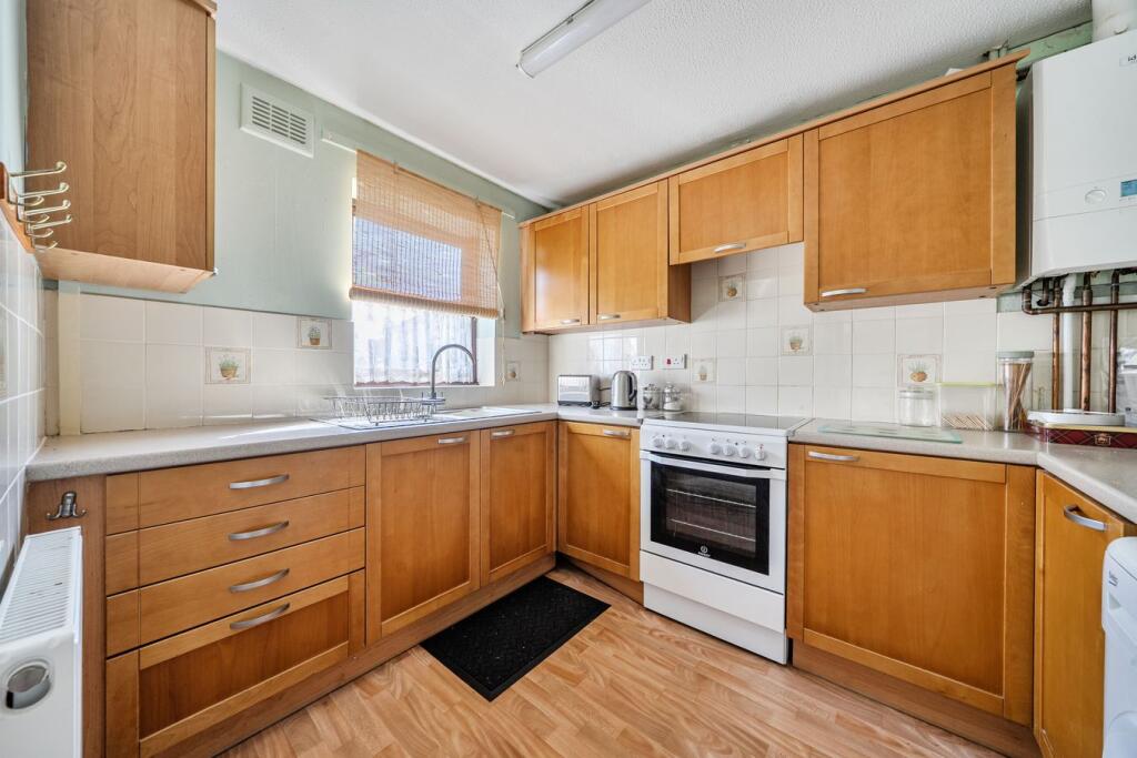 Laburnum Close, Frome, BA11 photo 4