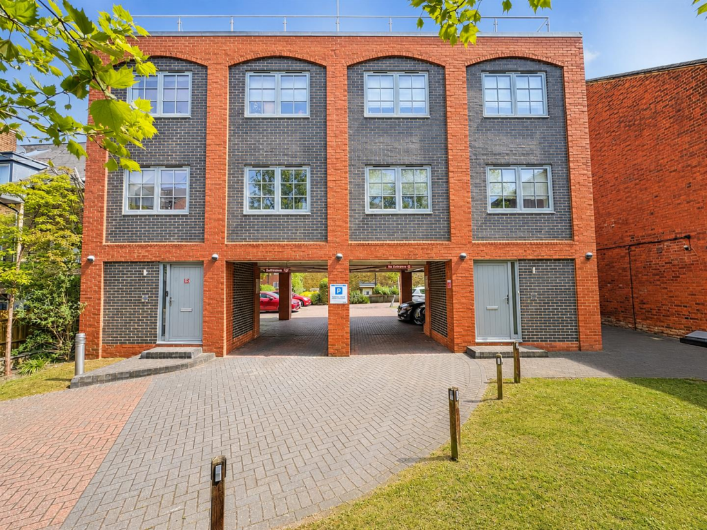 Main image of property: Southampton Street, Reading