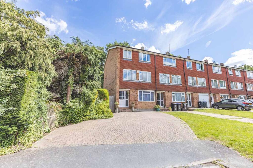 5-bed house on Copse Wood, Iver Heath, SL0, £525,000