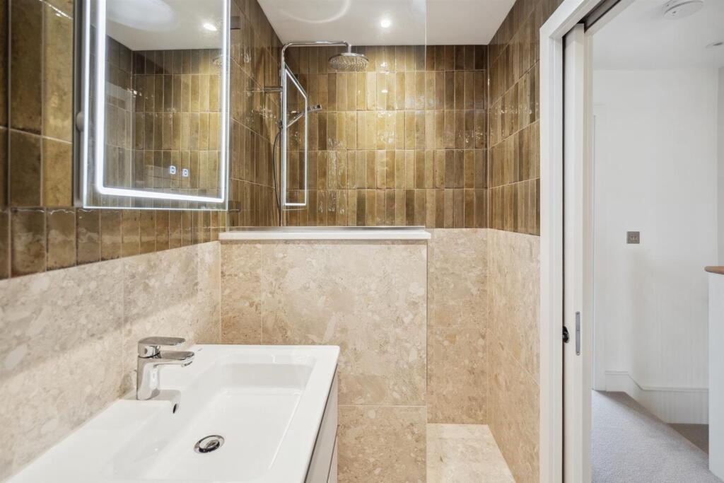 House in Slough - View 5