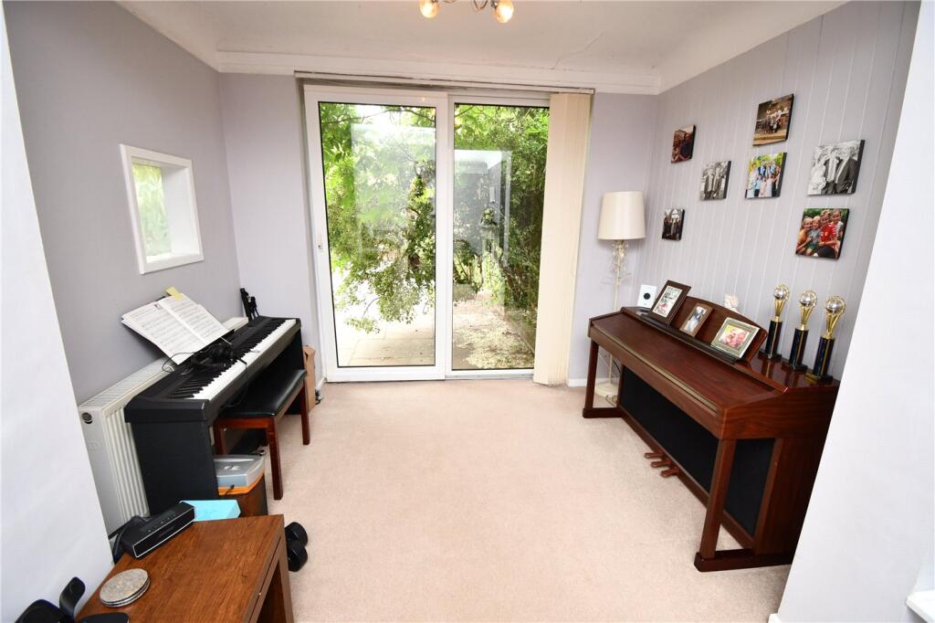 Neale Drive, Greasby, Wirral photo 3