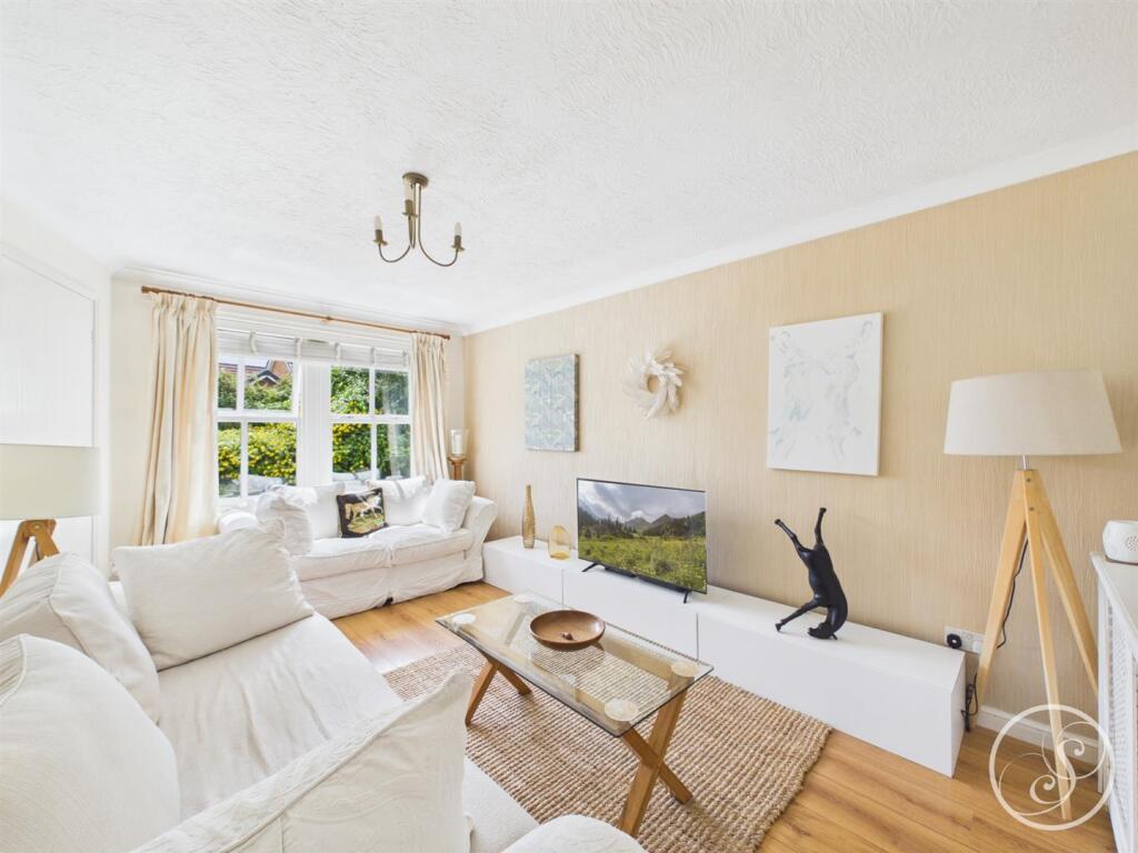 Elm Tree Close, Leeds - View 2