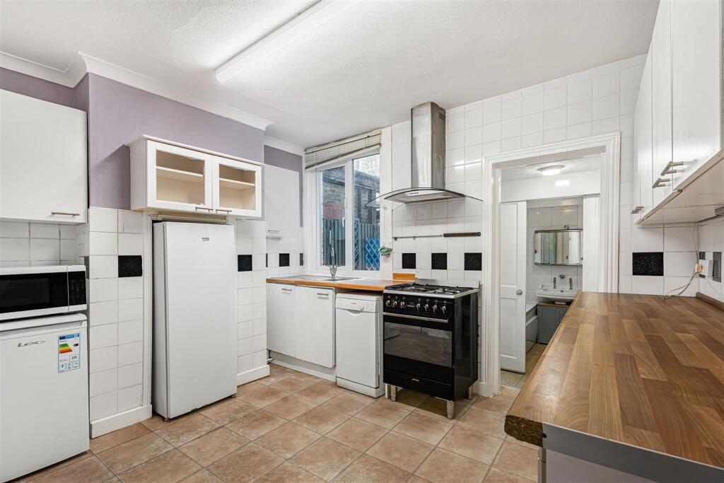 House in Sutton - More
