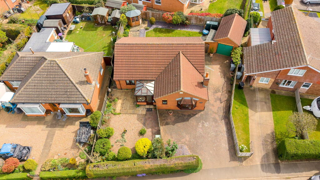 House in South Kesteven, Barkston - View 2