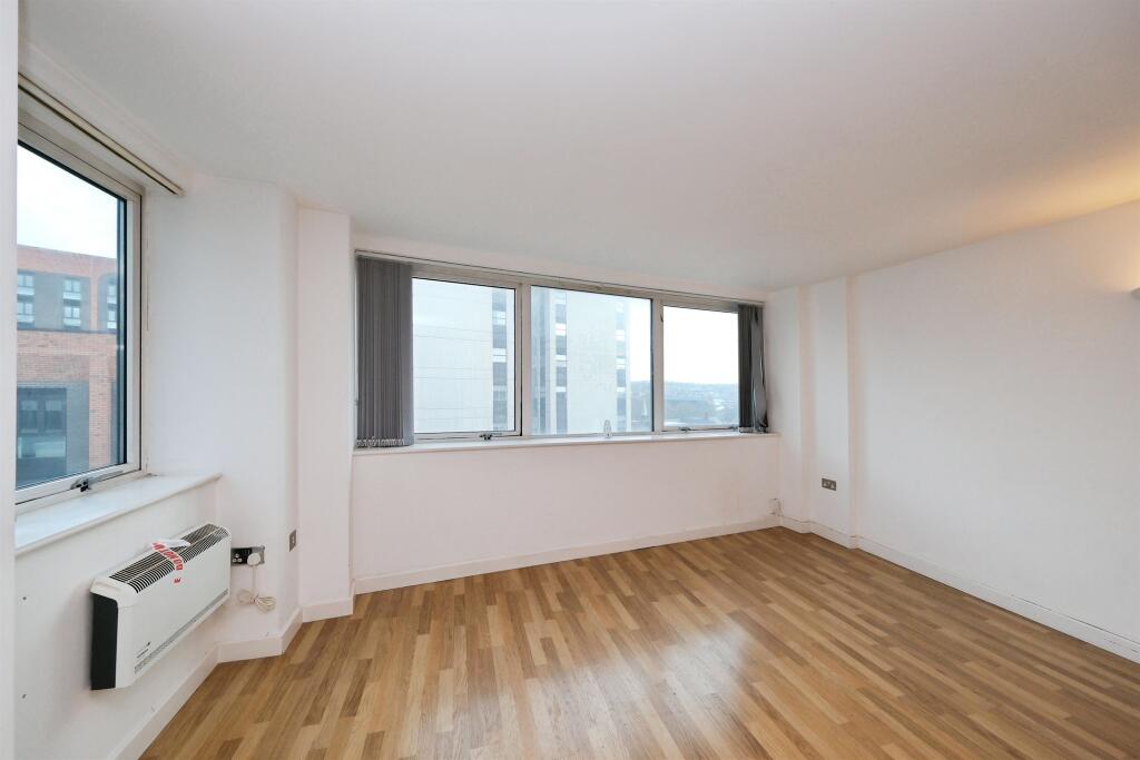 Apartment in Nottingham, Nottinghamshire - View 3