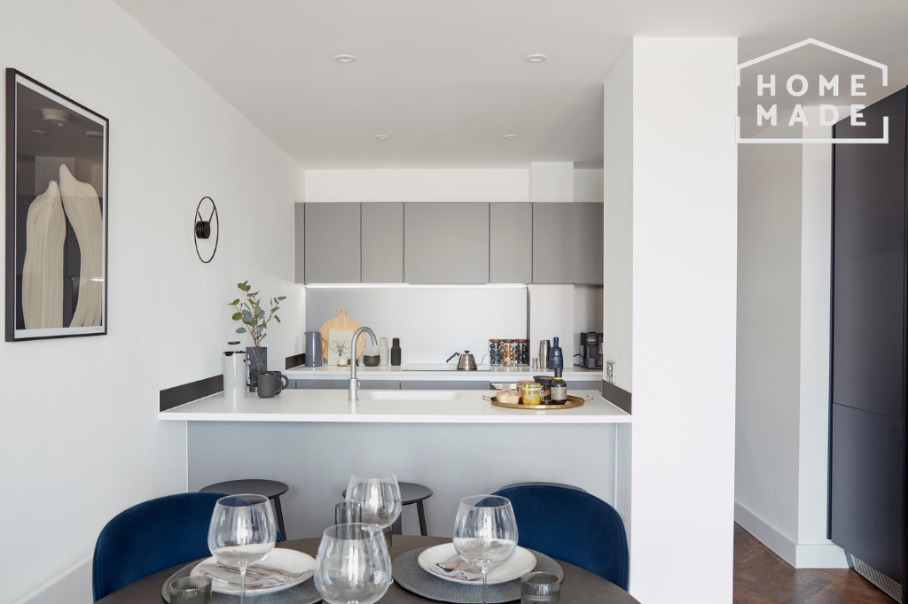 Apartment in Manchester, City Centre - View 4