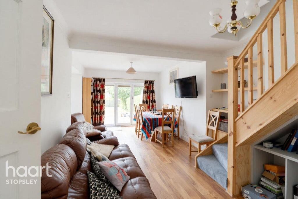 House in Luton, Stopsley - More