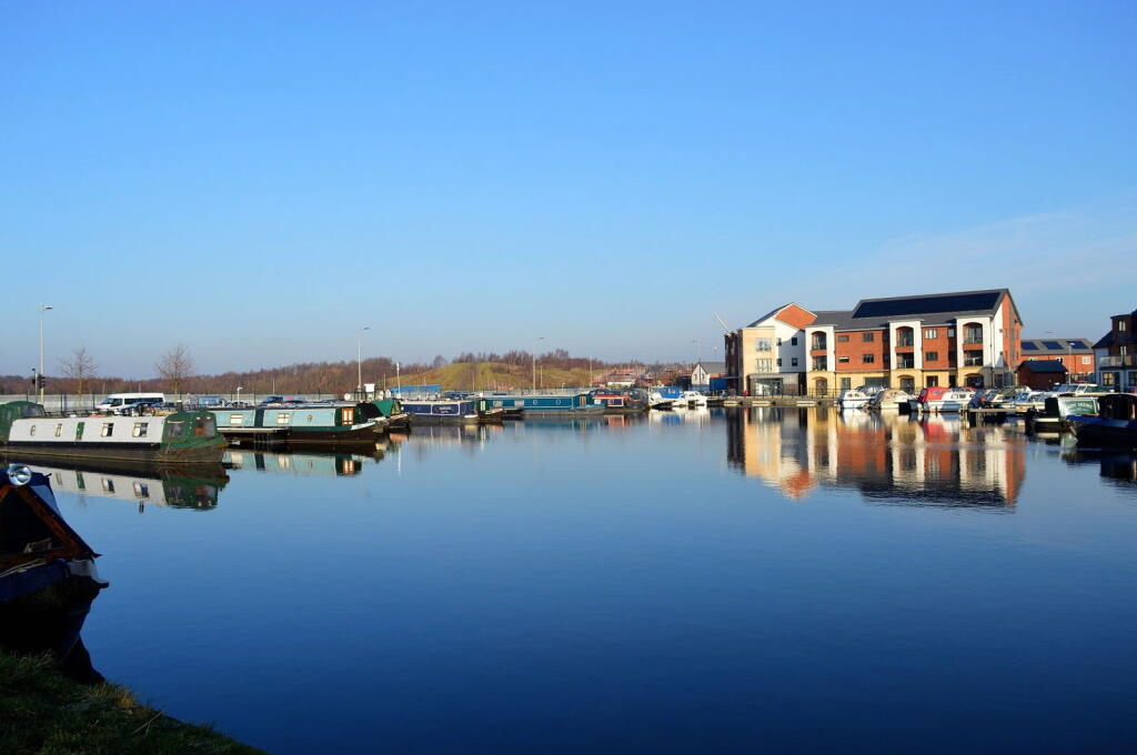 3 Marina Walk, Leigh, WN7 4FN photo 2