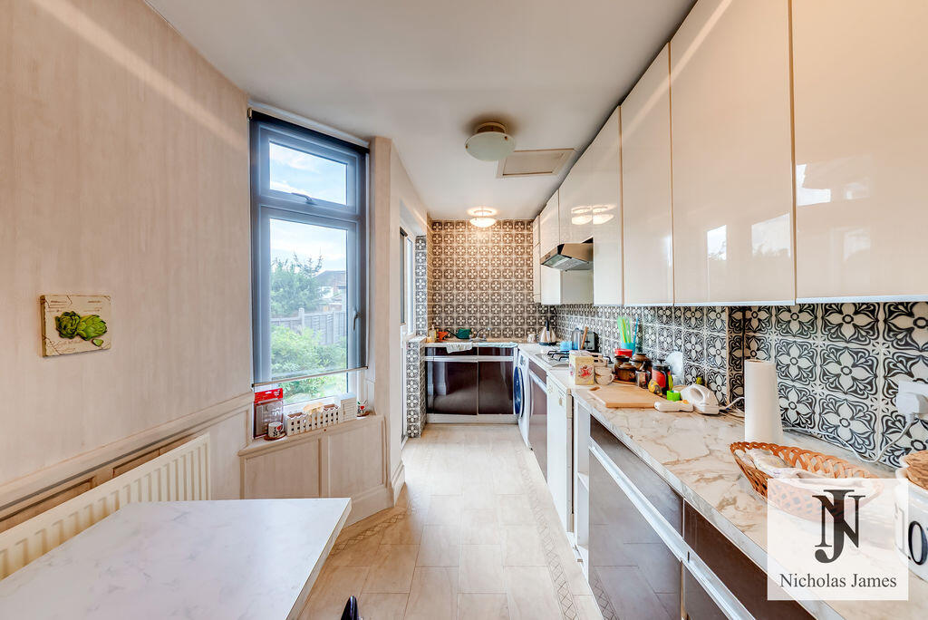 House in London, Brunswick Park - View 5