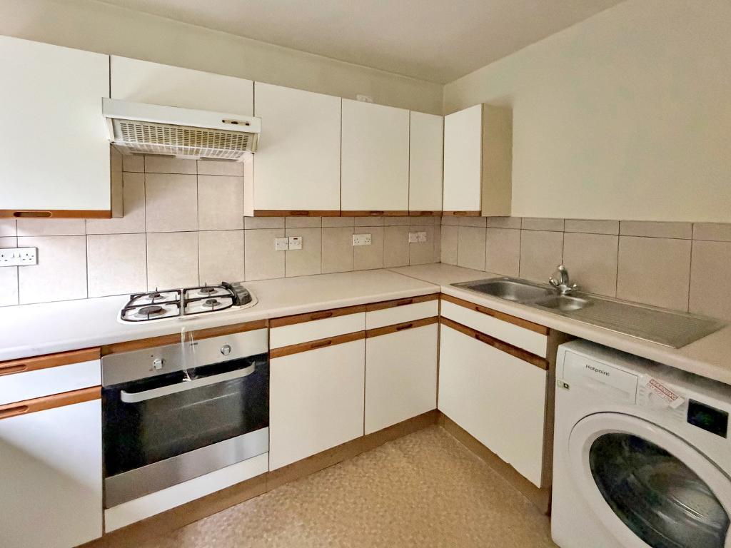 Apartment in Tandridge, Whyteleafe - More