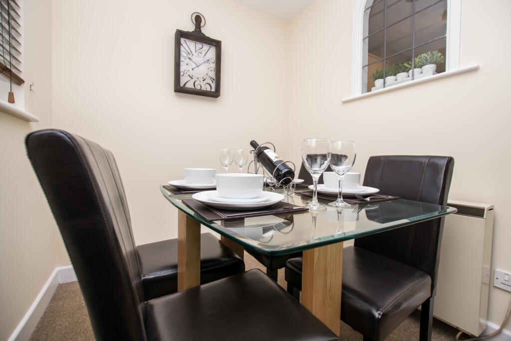Apartment in Crawley, West Sussex - More