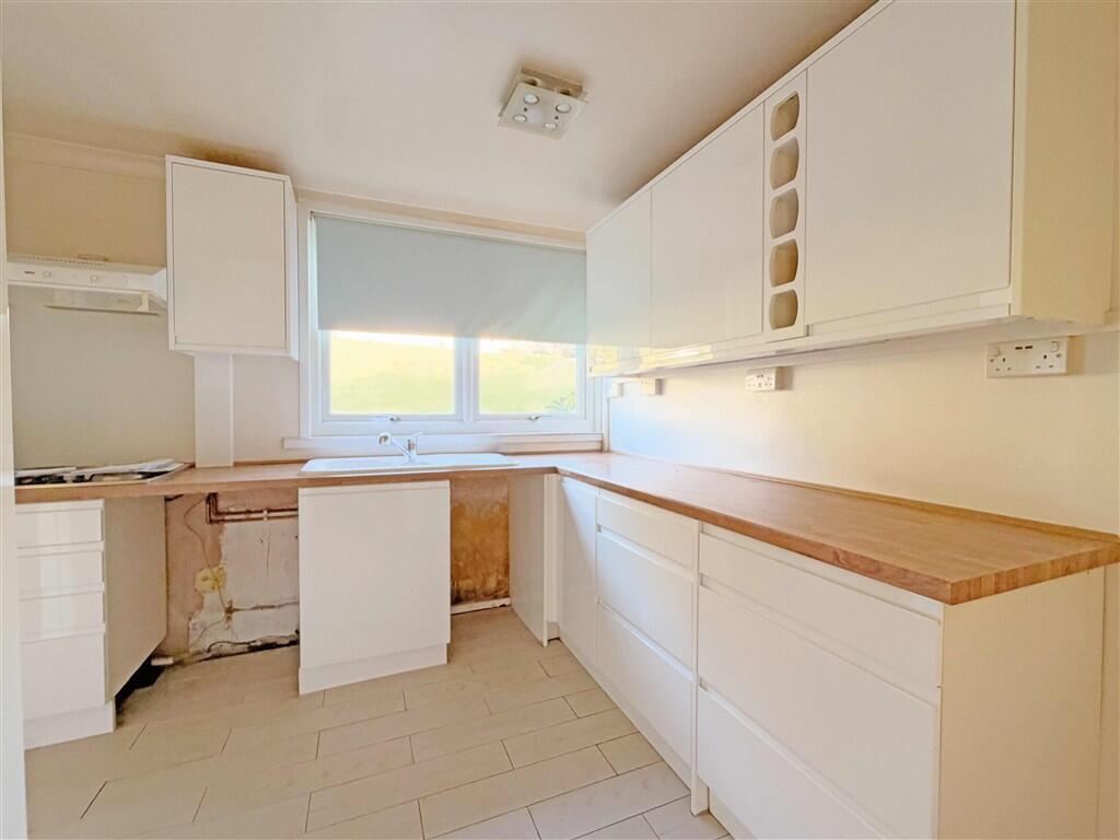 House in Southampton, Hollybrook - View 3