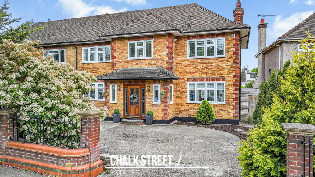 Main image of property: Main Road, Gidea Park, RM2