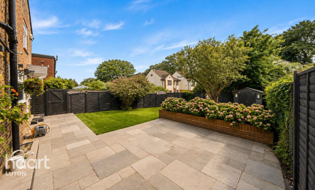 House in Luton - View 5