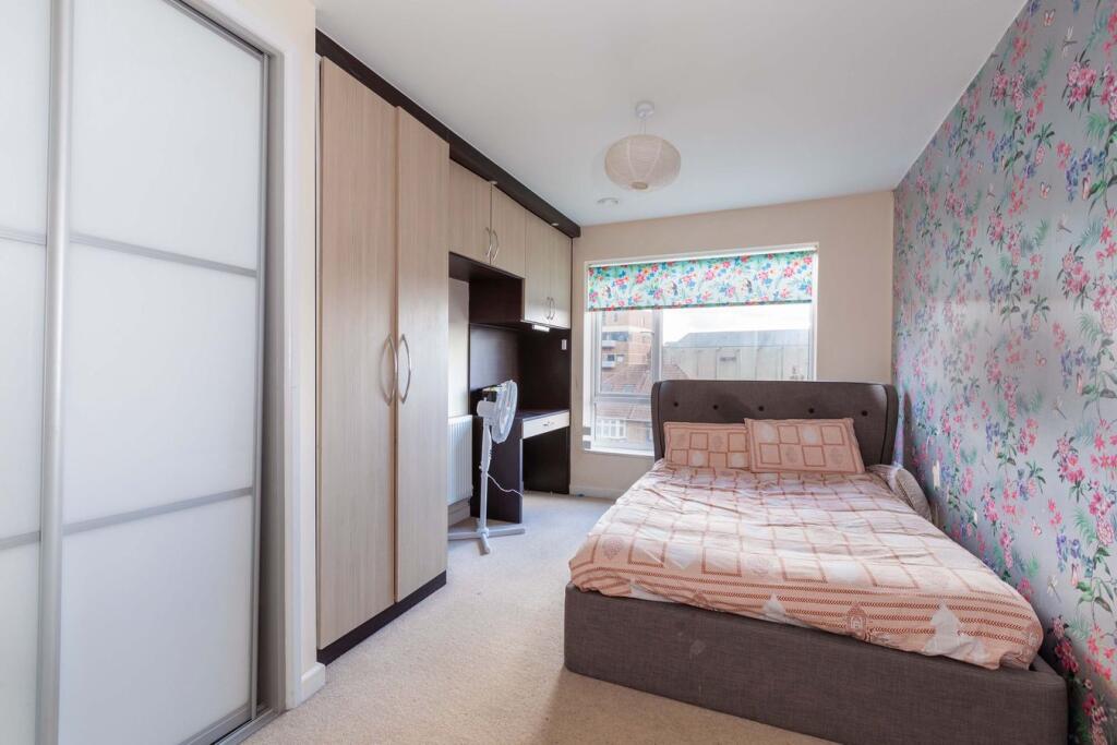 Apartment in Slough - View 5