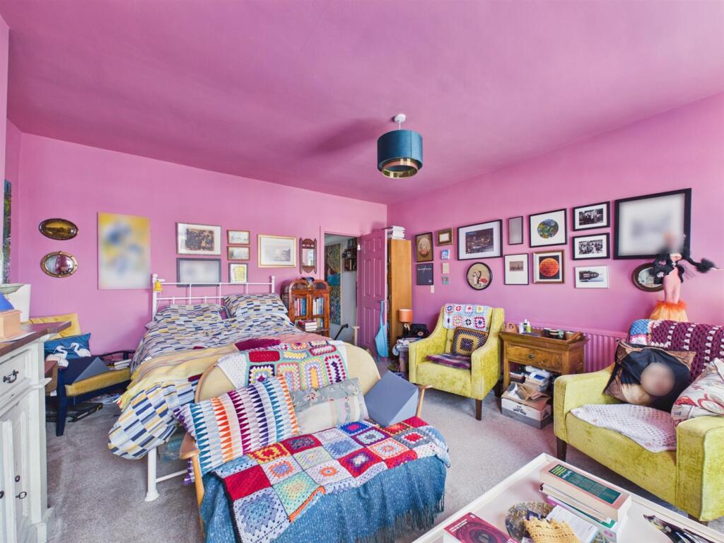 Apartment in Wirral, Liverpool City Region - More