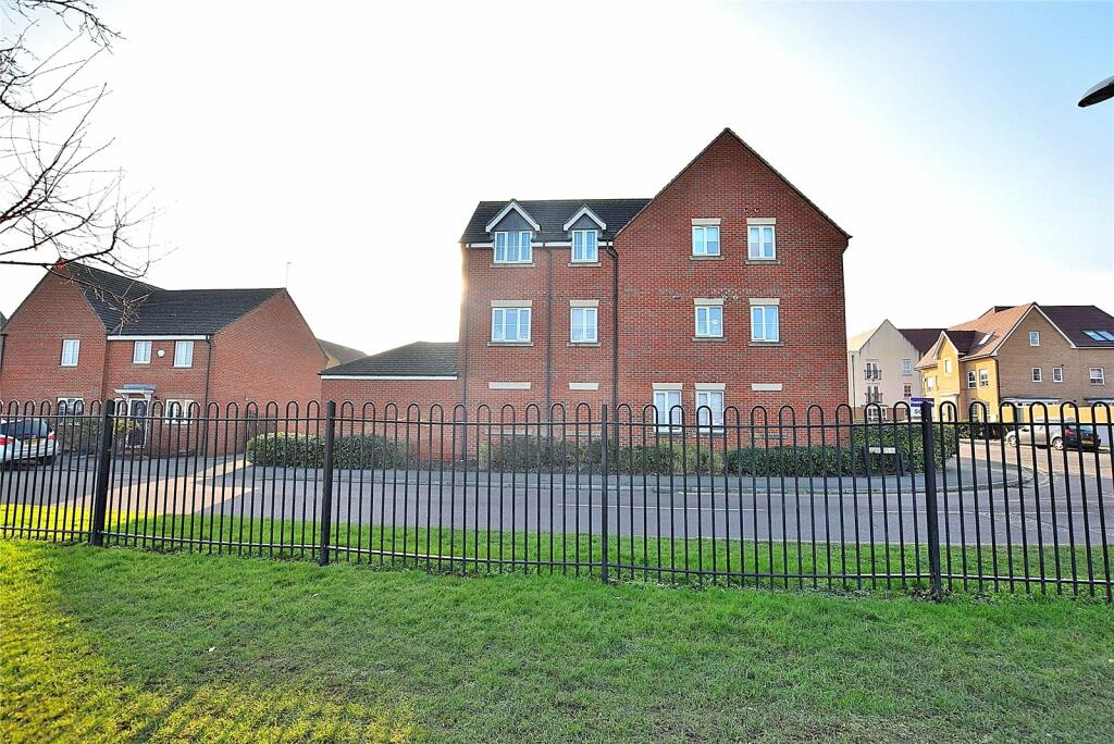 Main image of property: Frenchs Avenue, Dunstable, Bedfordshire, LU6