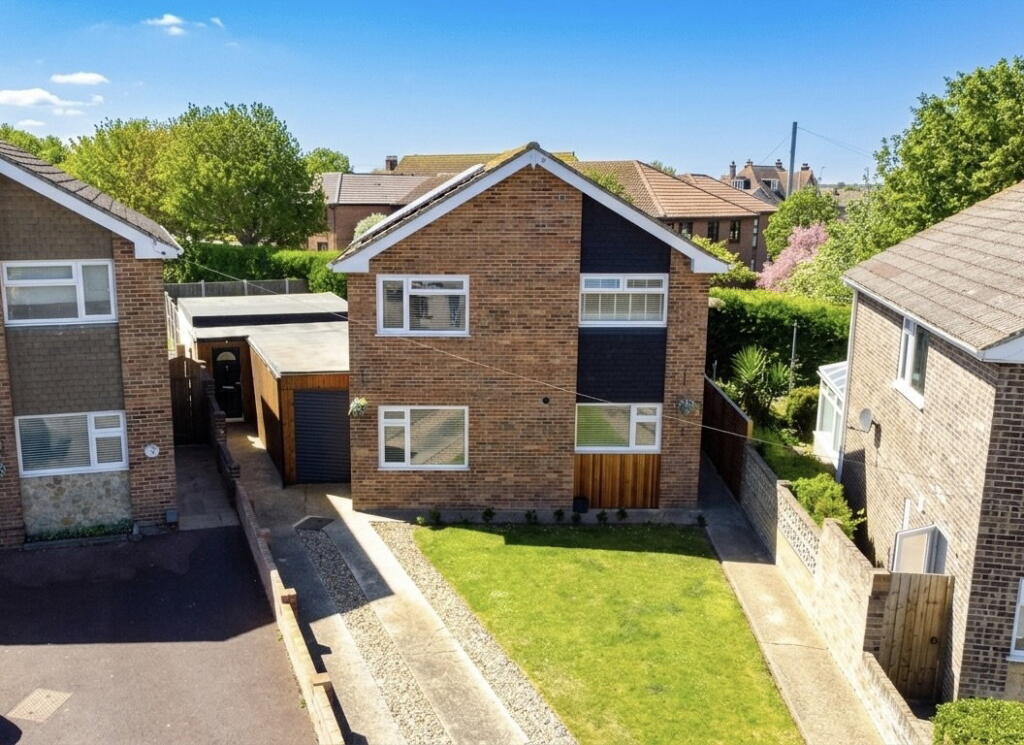 4-bed detached on Camellia Close, Margate, CT9 5BX, £500,000