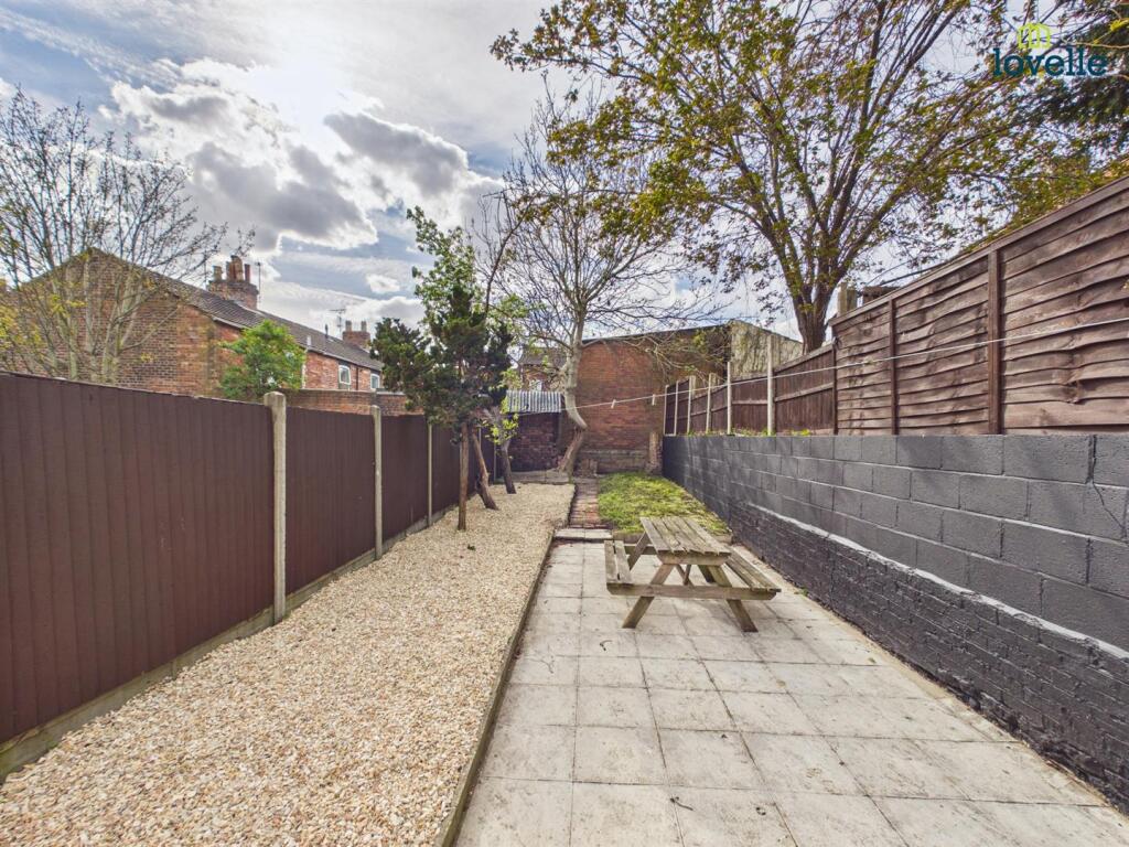 House in Lincoln - View 4