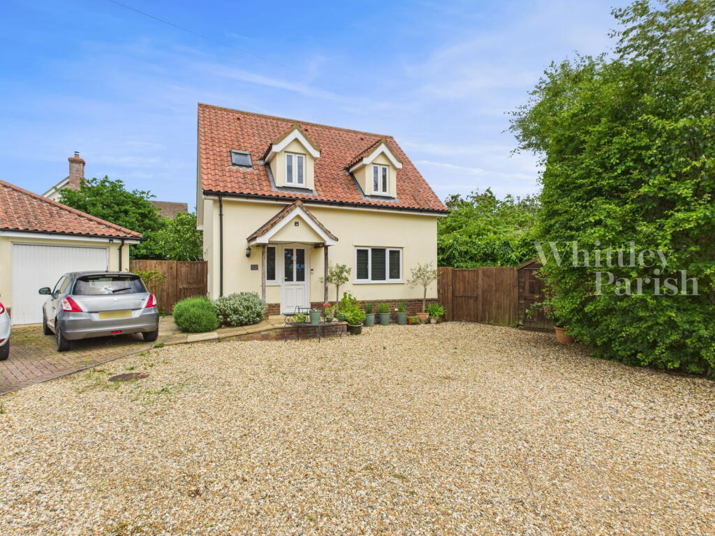 3-bed detached on Eye Road, Yaxley, £340,000