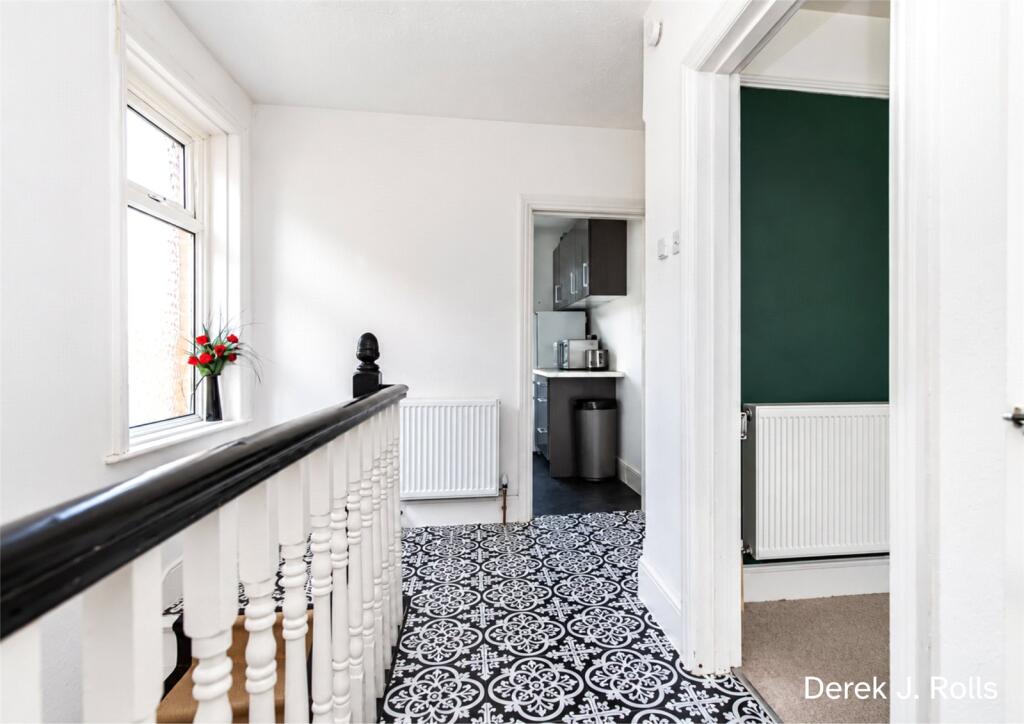 Apartment in Talbot Village, Ensbury Park, Bournemouth - View 3