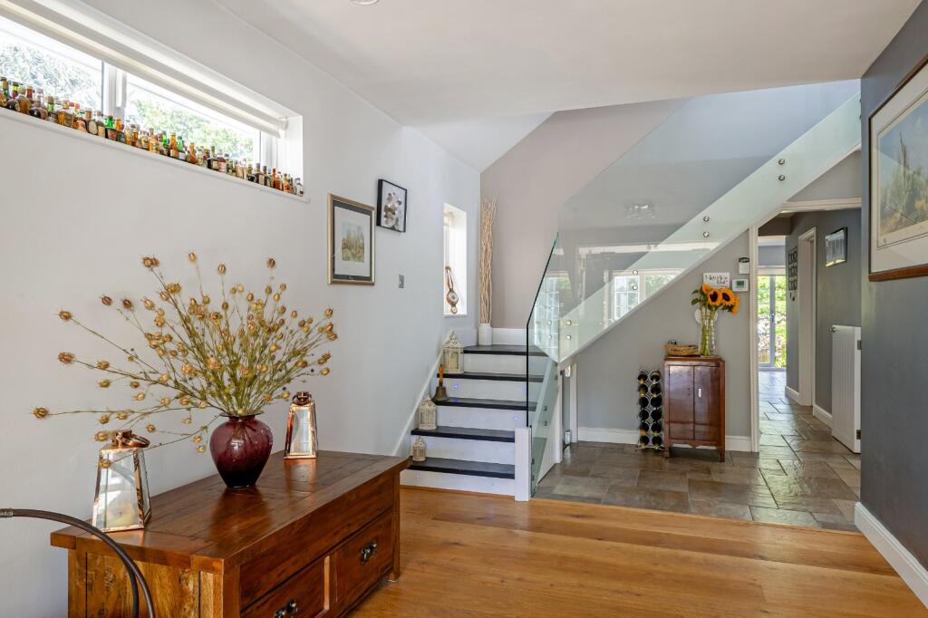 House in Welwyn Hatfield, Welwyn - View 2