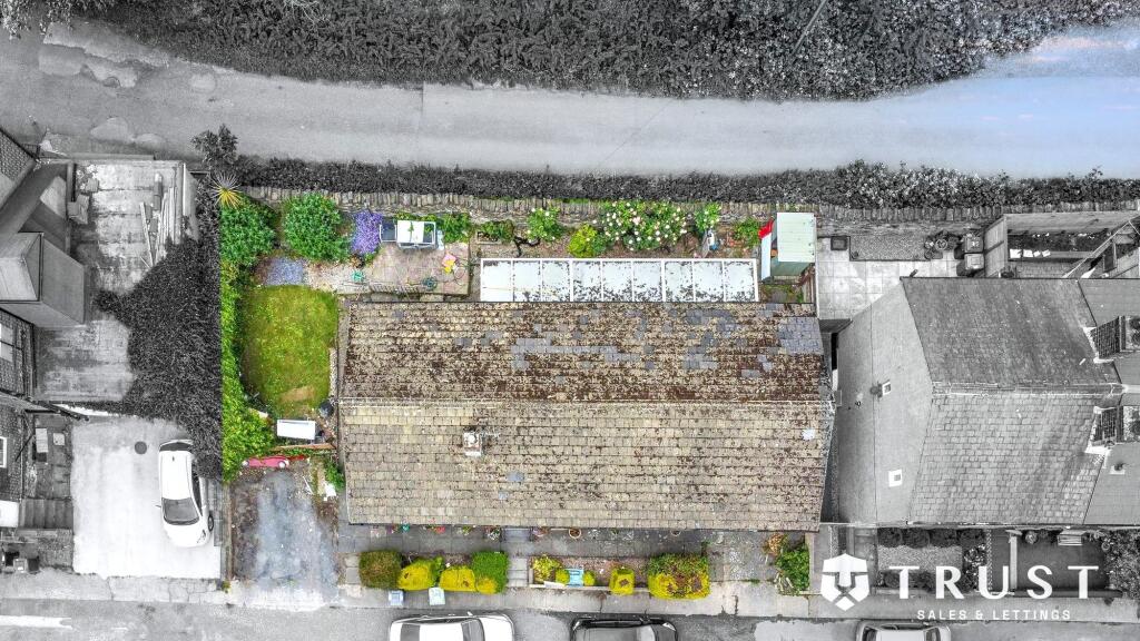 House in Kirklees, Northorpe, Mirfield - View 2