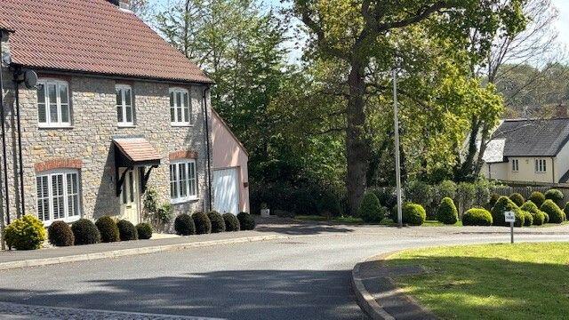 Main image of property: Hillcrest Gardens, Exmouth, EX8 4FE