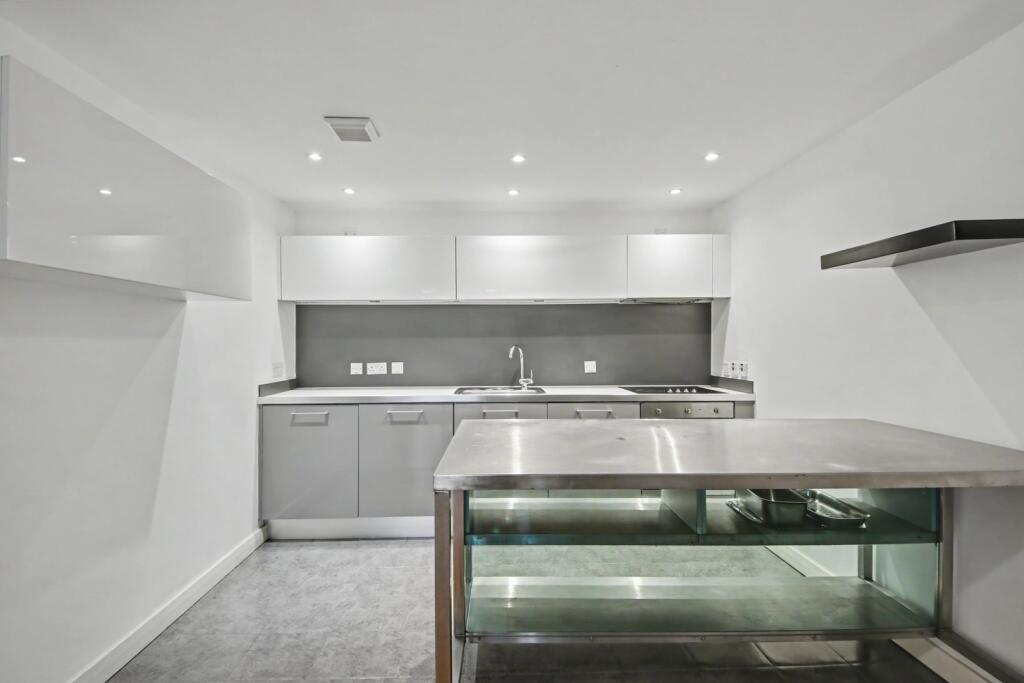 Apartment in Manchester - View 3